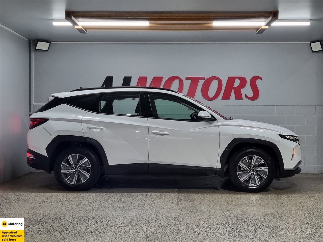 Vehicle image 5