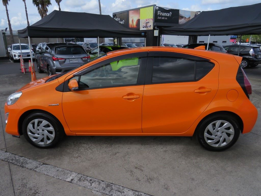 Vehicle image 5