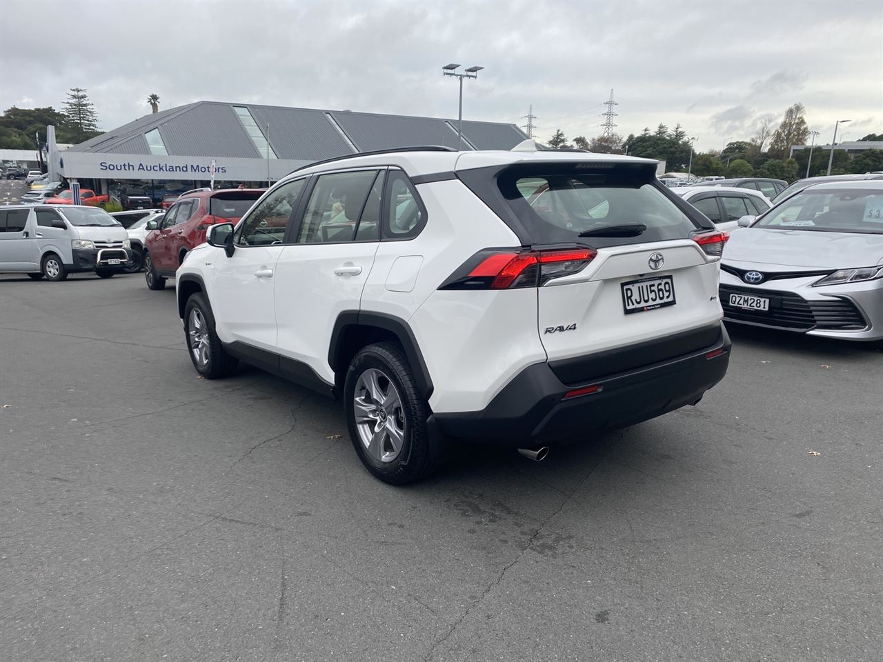 Vehicle image 5