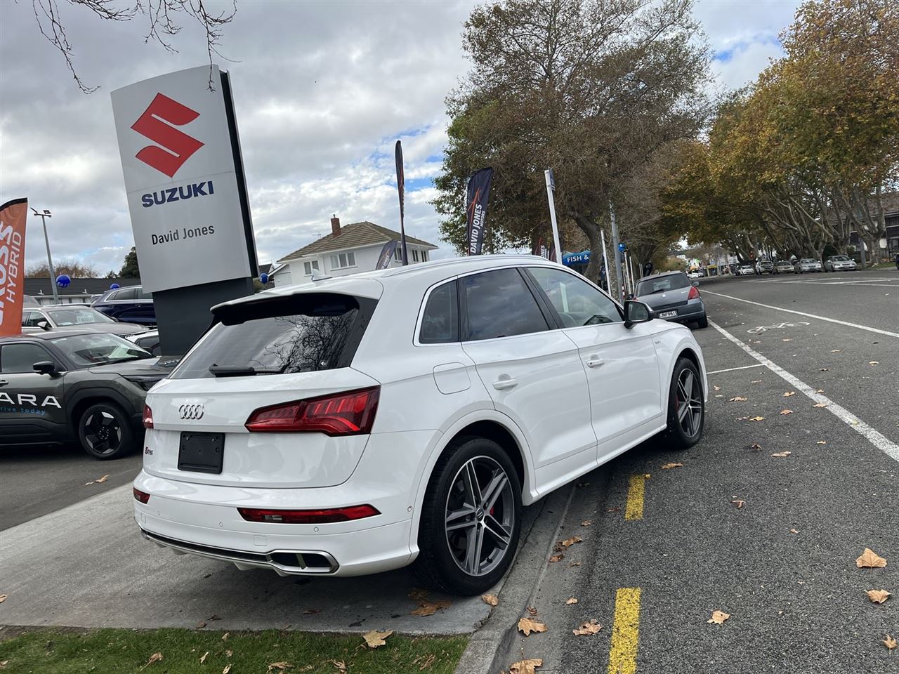 Vehicle image 5