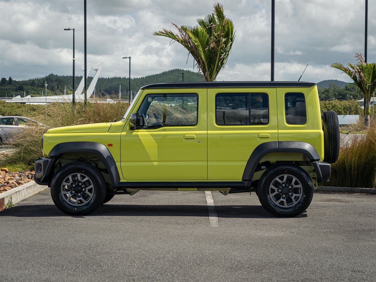 Vehicle image 5