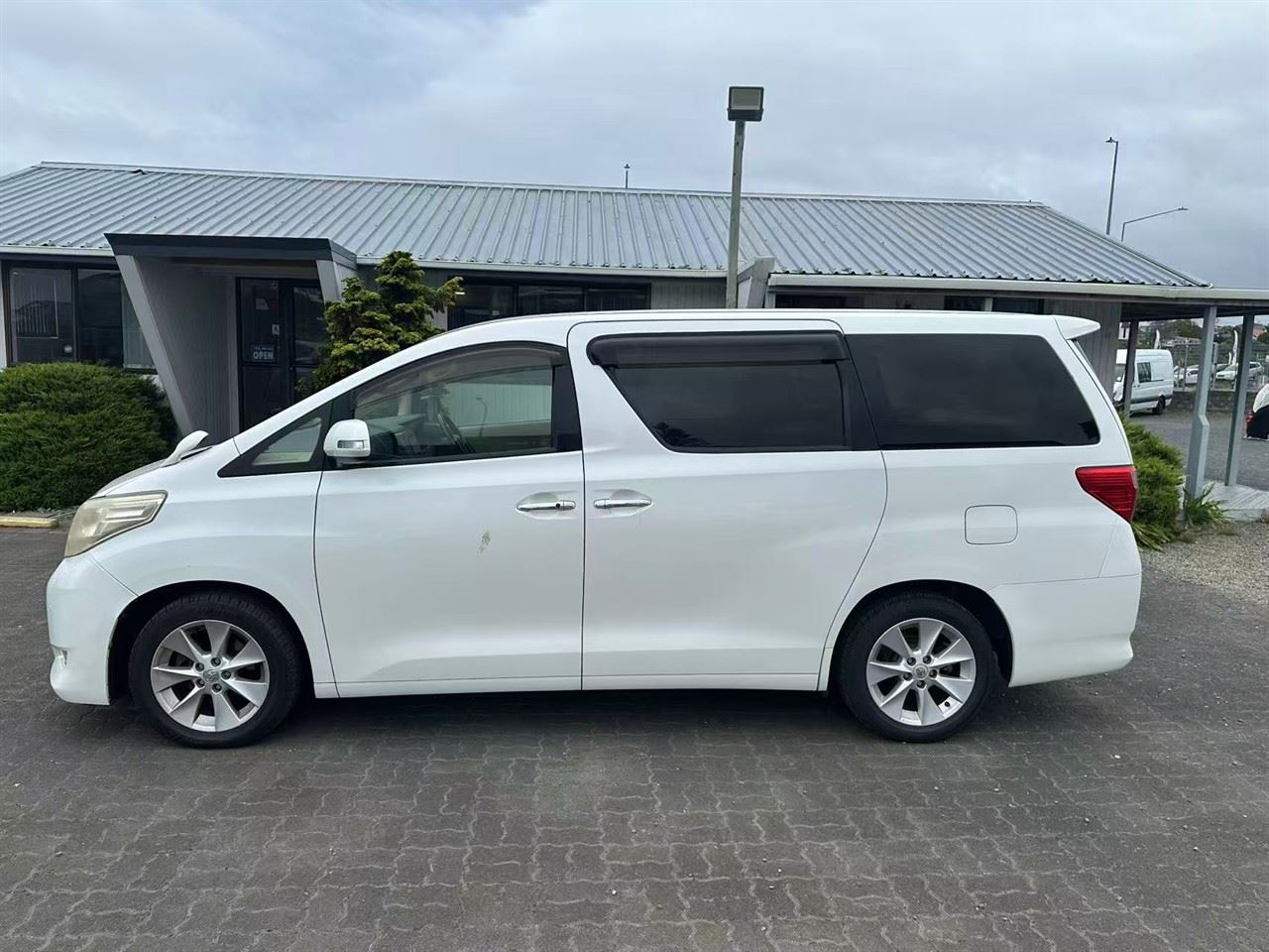 Vehicle image 4