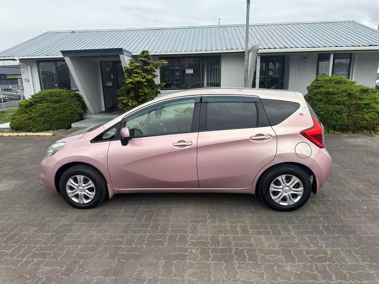 Vehicle image 4