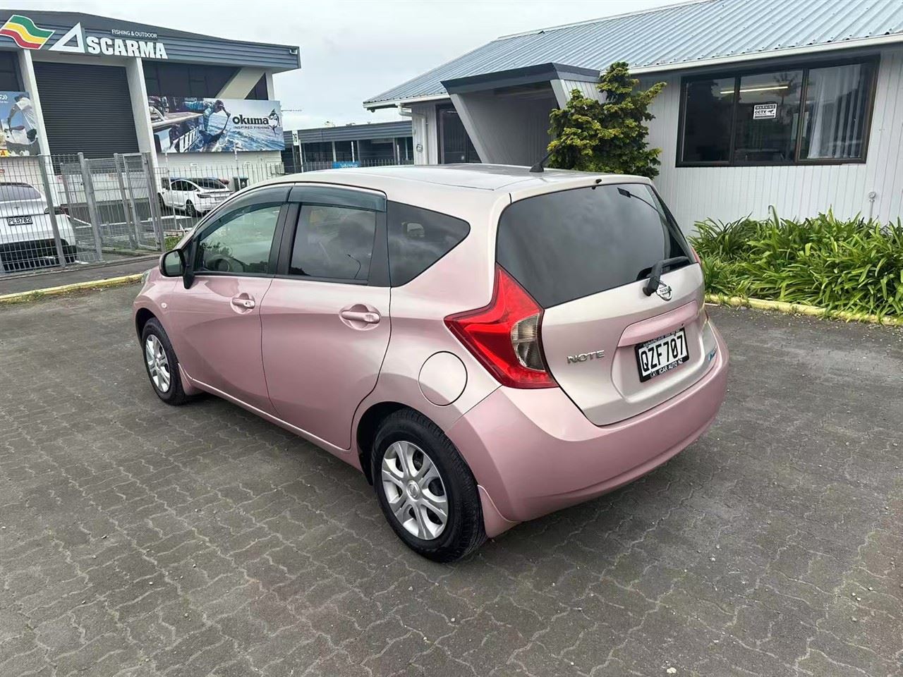 Vehicle image 5
