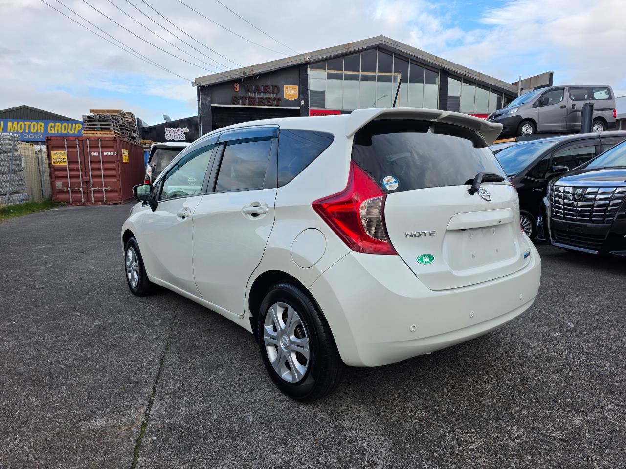 Vehicle image 4
