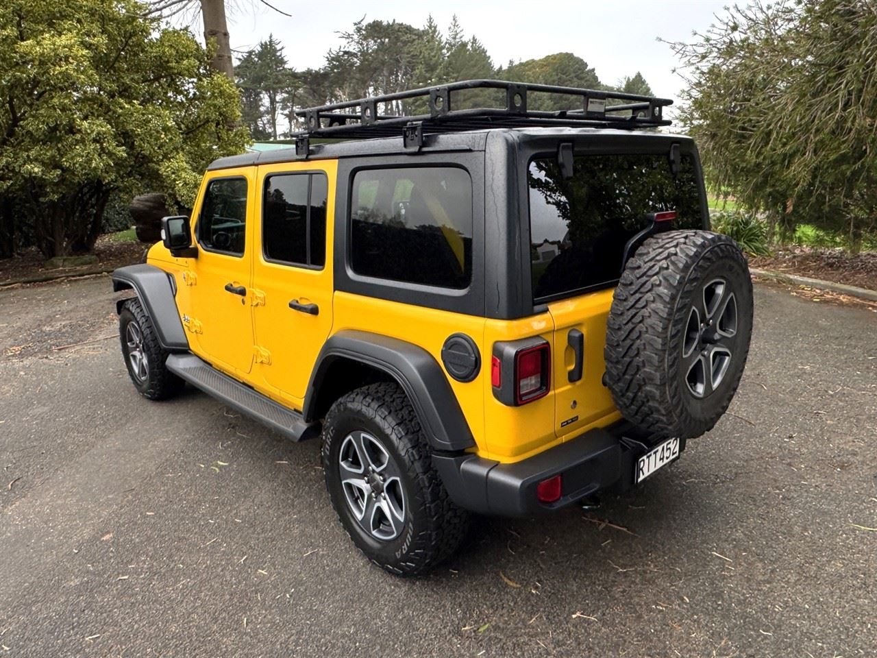 Vehicle image 3