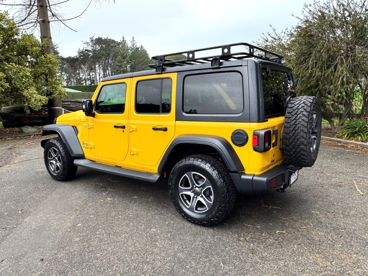 Vehicle image 4