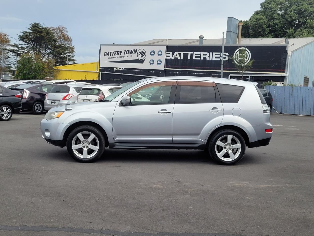 Vehicle image 5