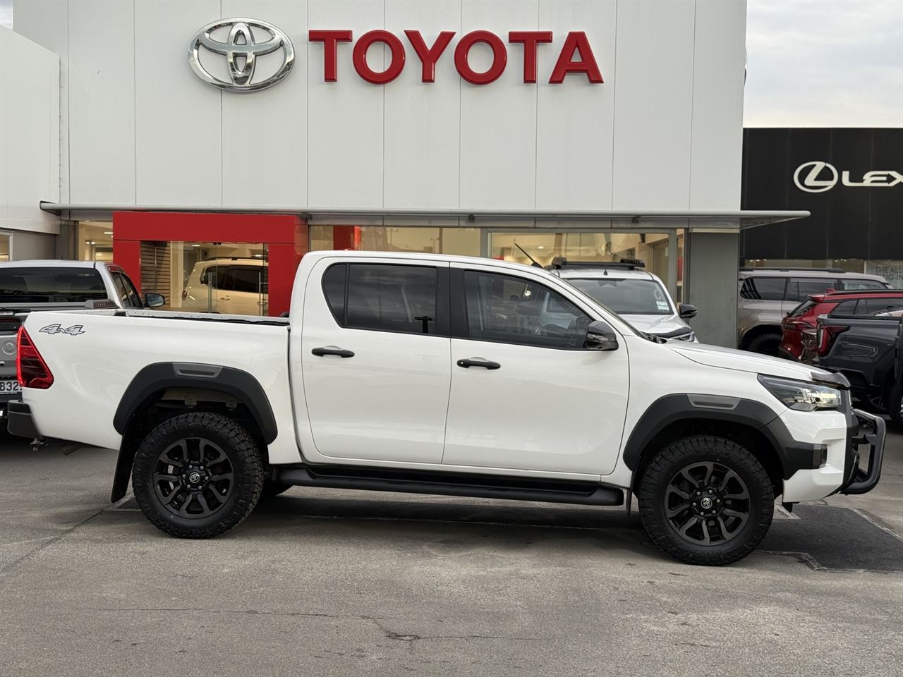 Vehicle image 5