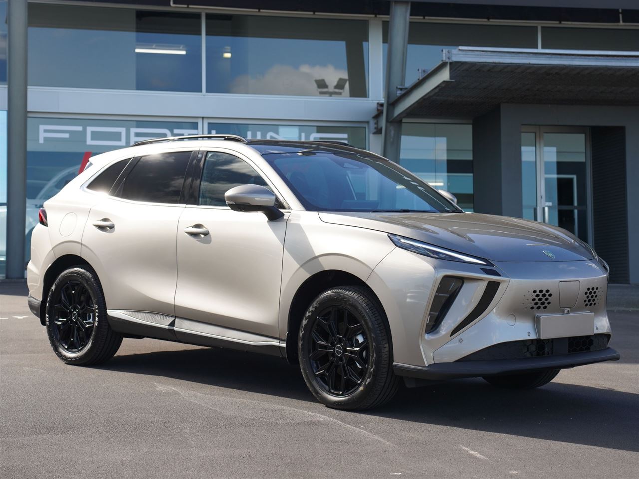 Vehicle image 4