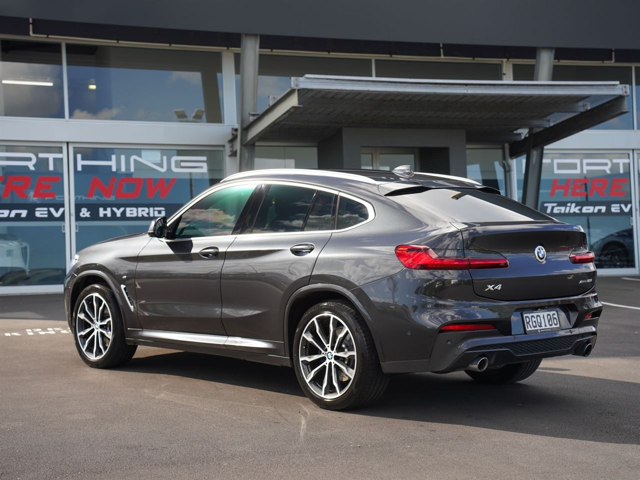 Vehicle image 4