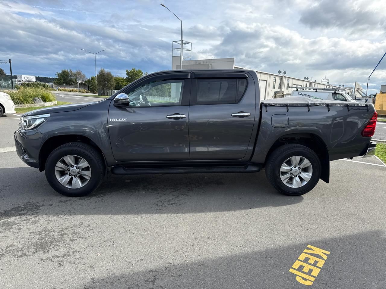Vehicle image 5