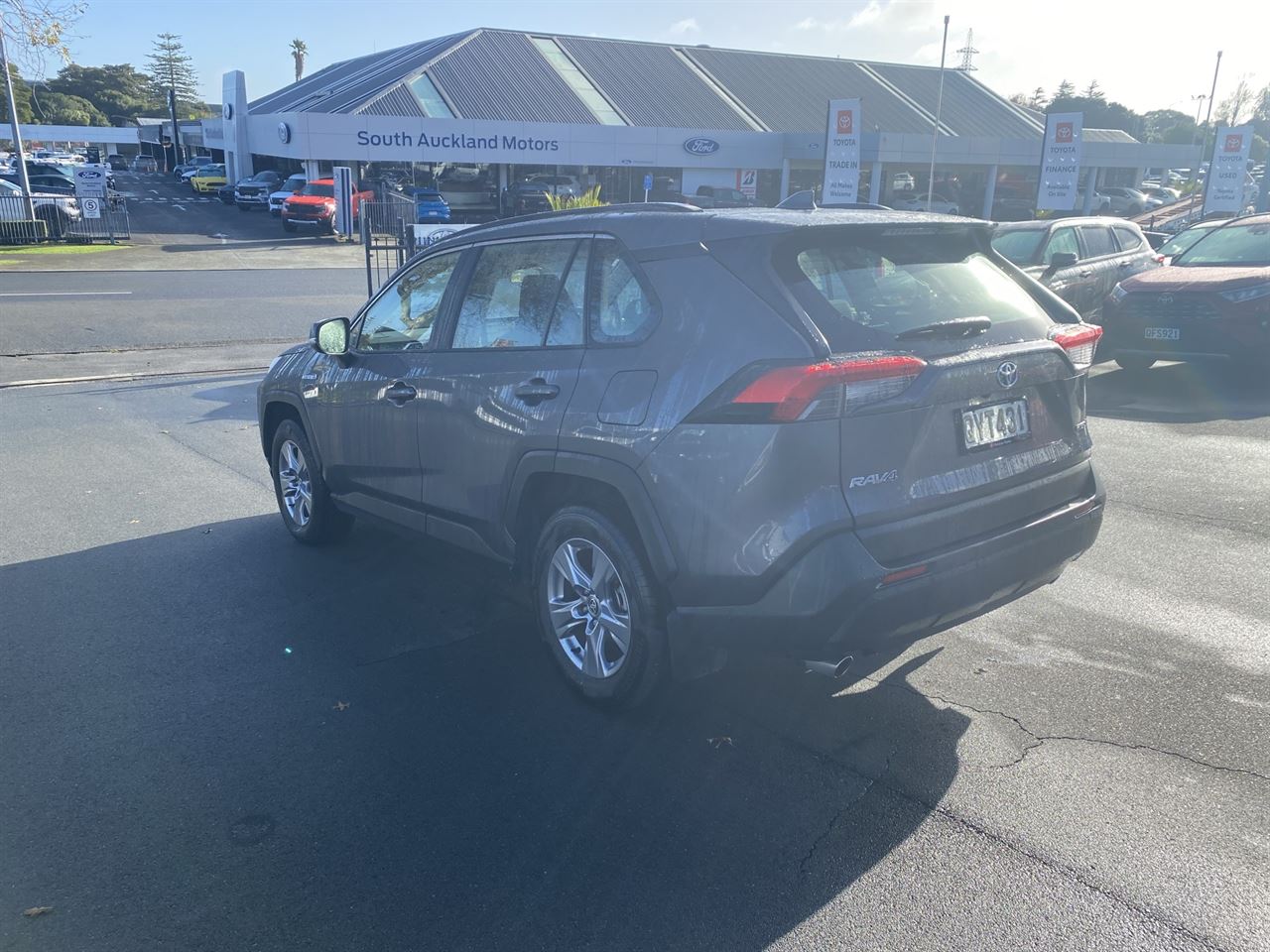 Vehicle image 5