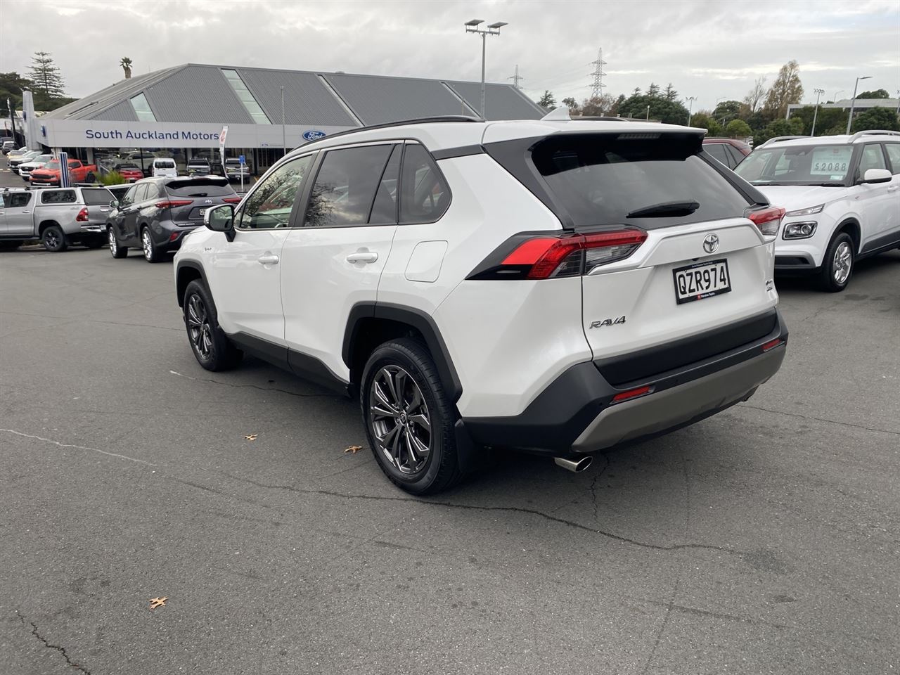 Vehicle image 5