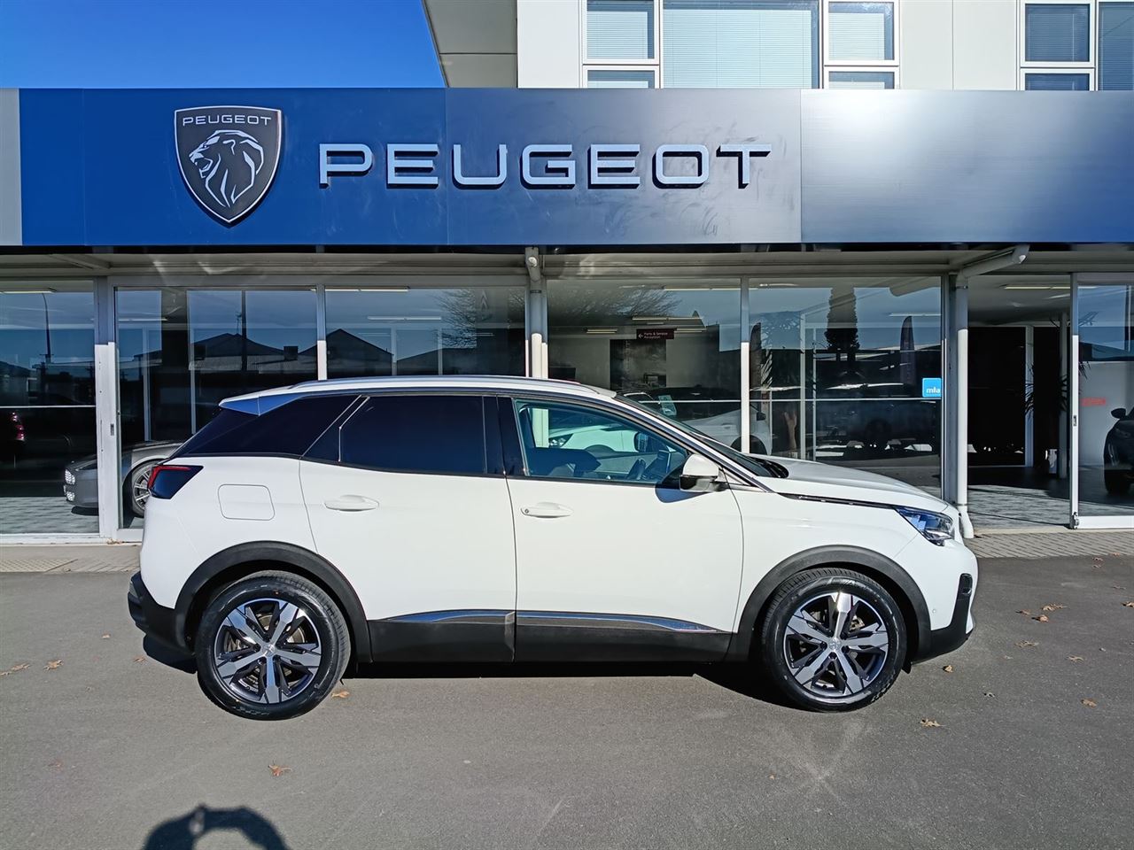 Vehicle image 5