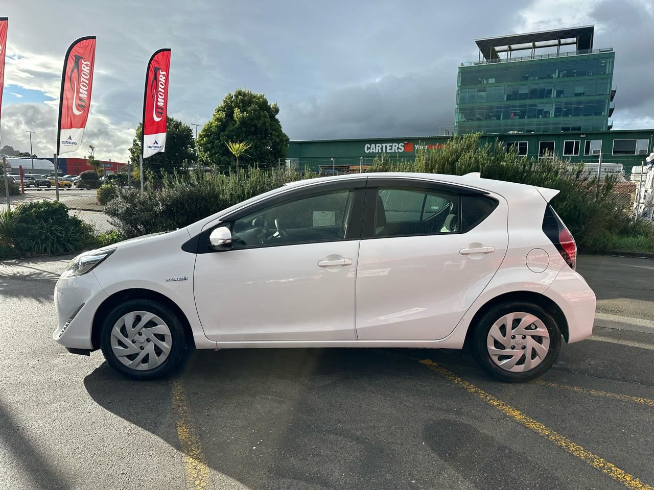 Vehicle image 5