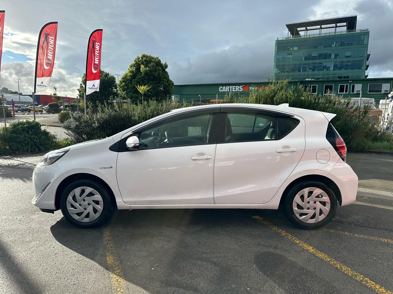 Vehicle image 5