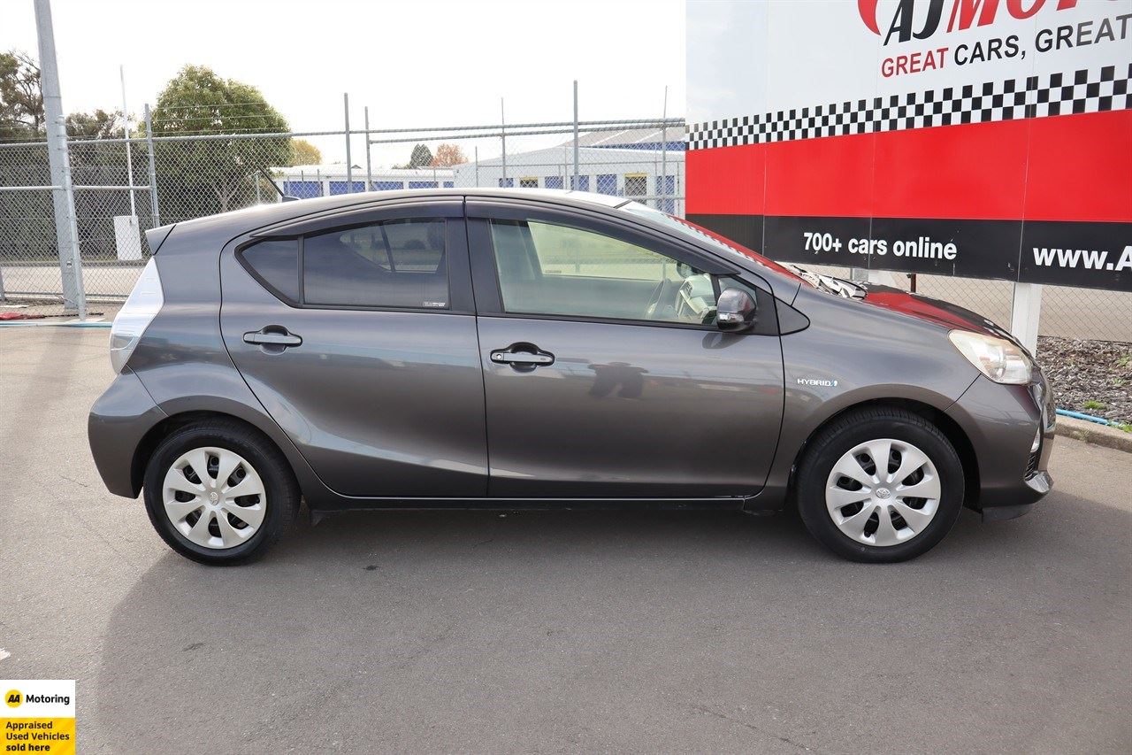 Vehicle image 5