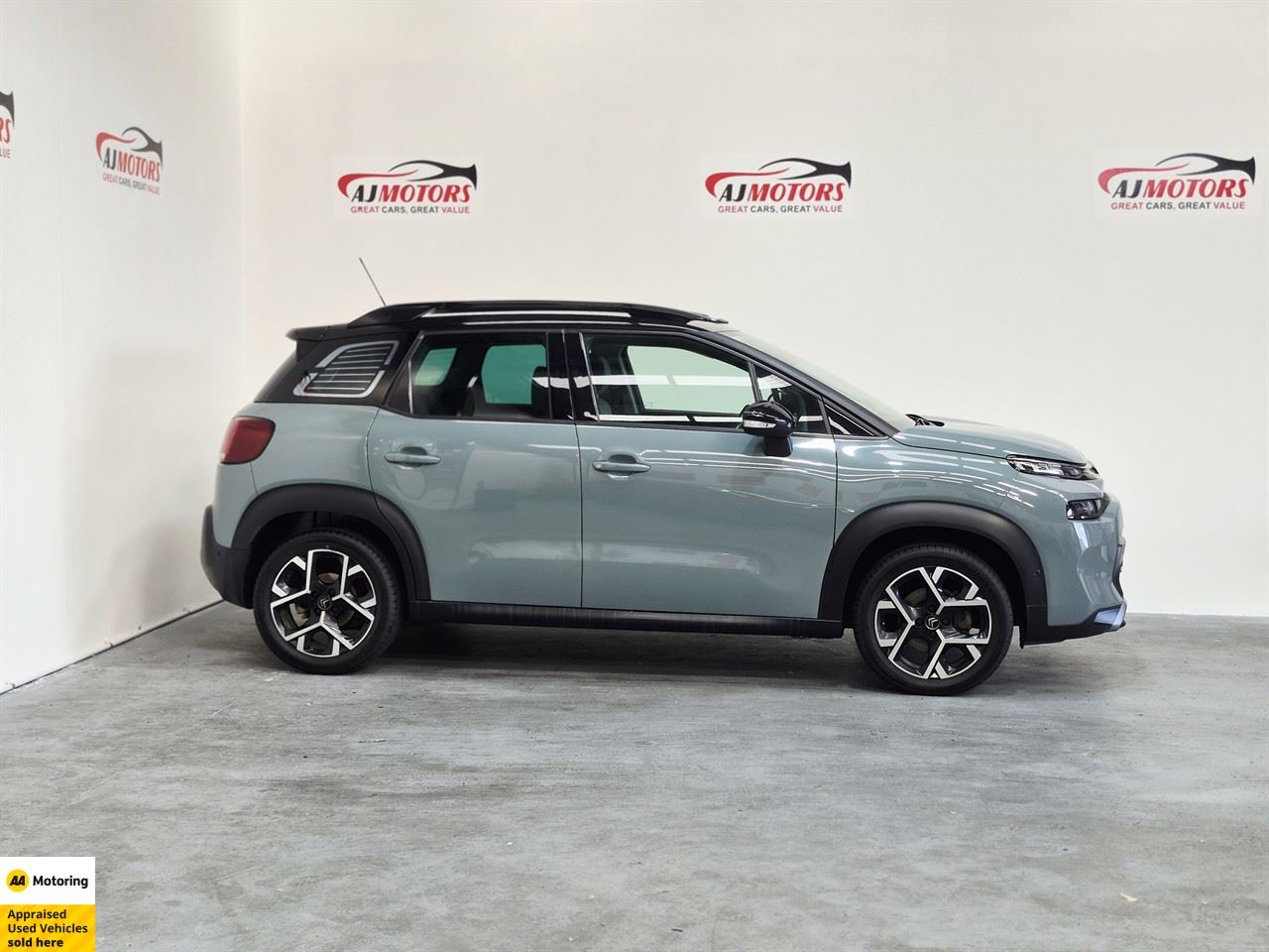 Vehicle image 3