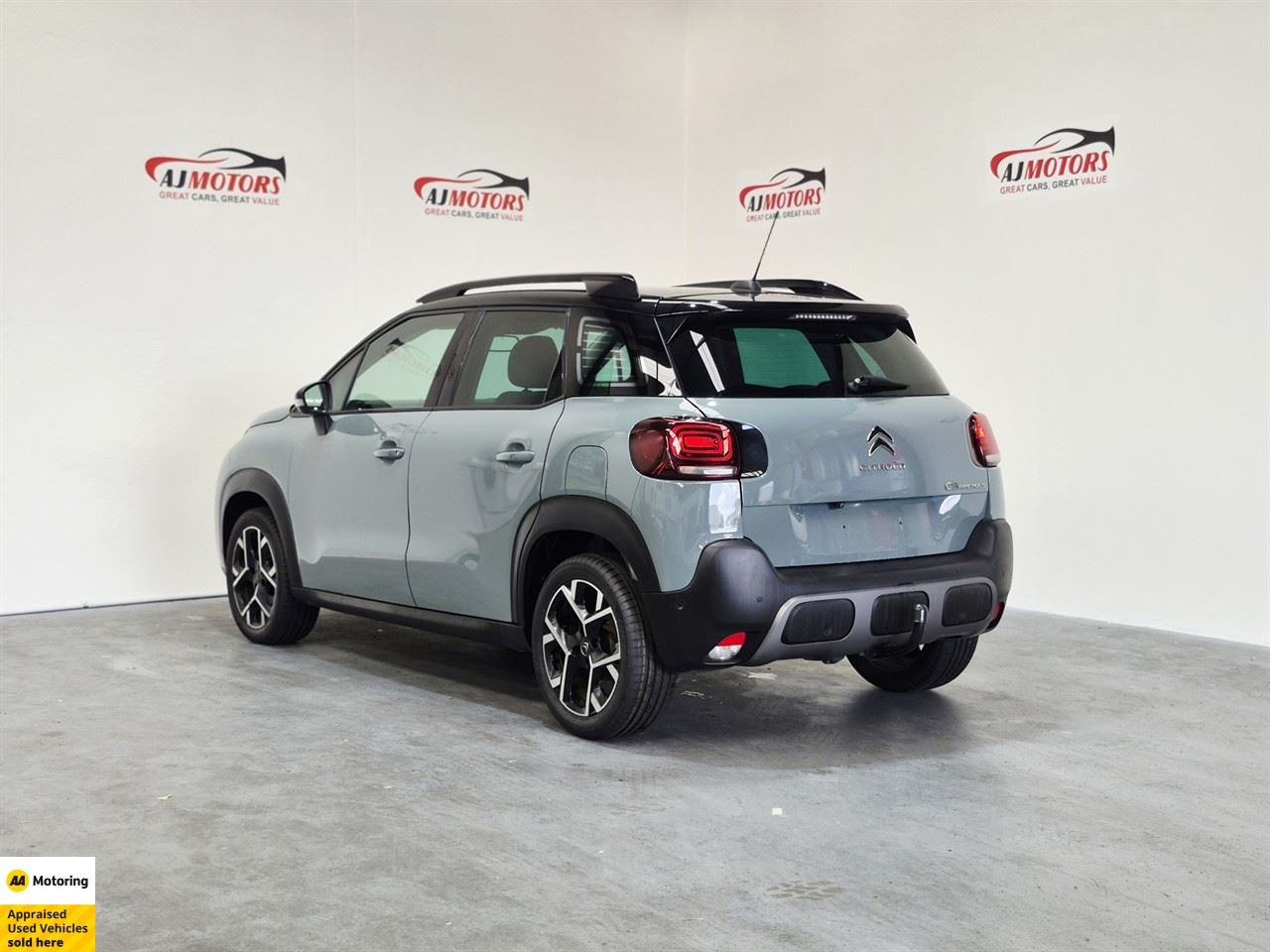 Vehicle image 5