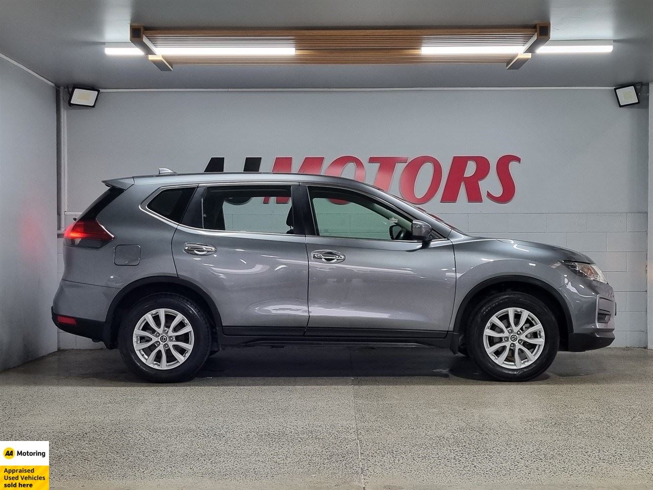 Vehicle image 5