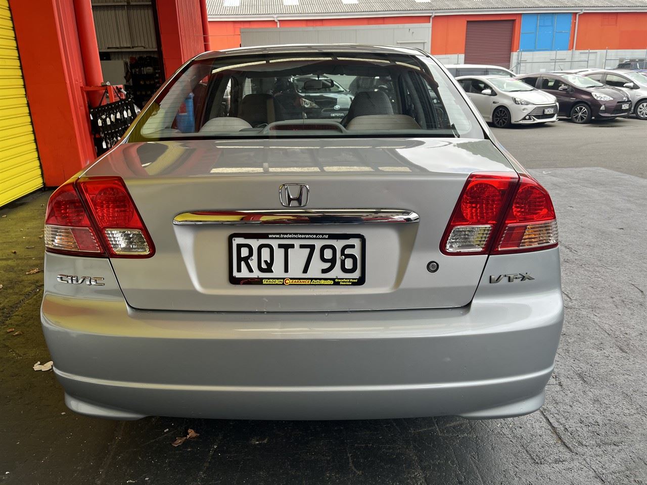 Vehicle image 5