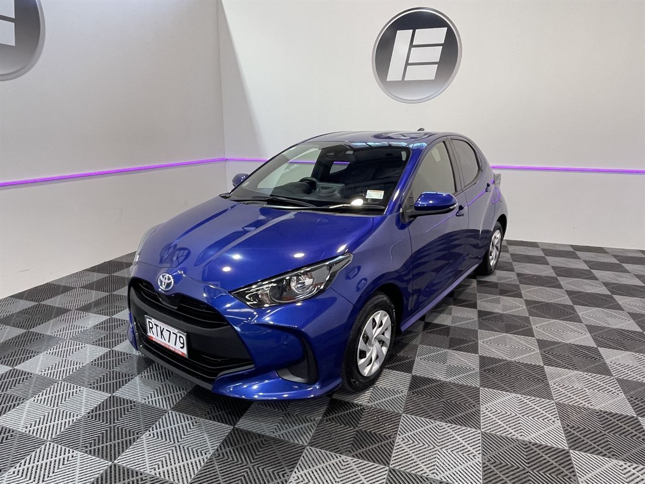 Vehicle image 3