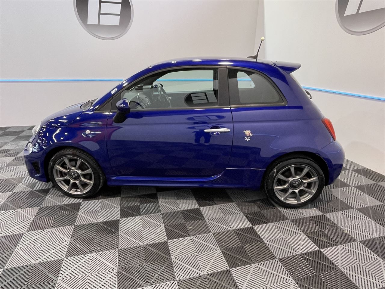 Vehicle image 5
