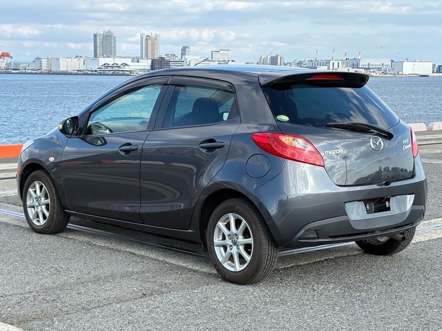 Vehicle image 4
