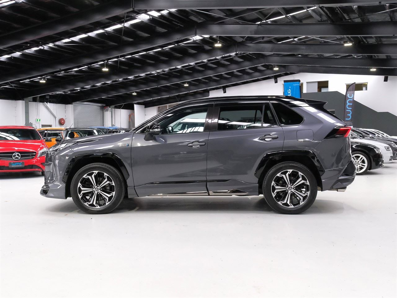 Vehicle image 5