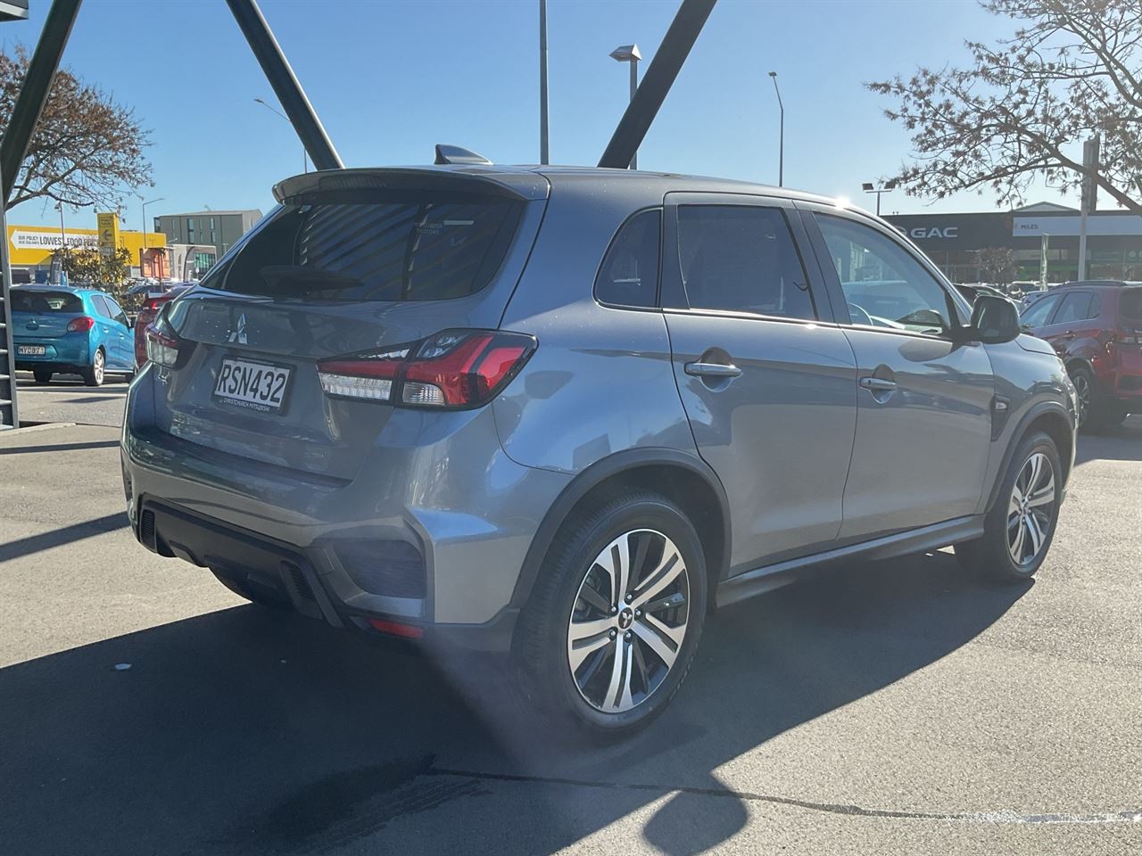Vehicle image 5