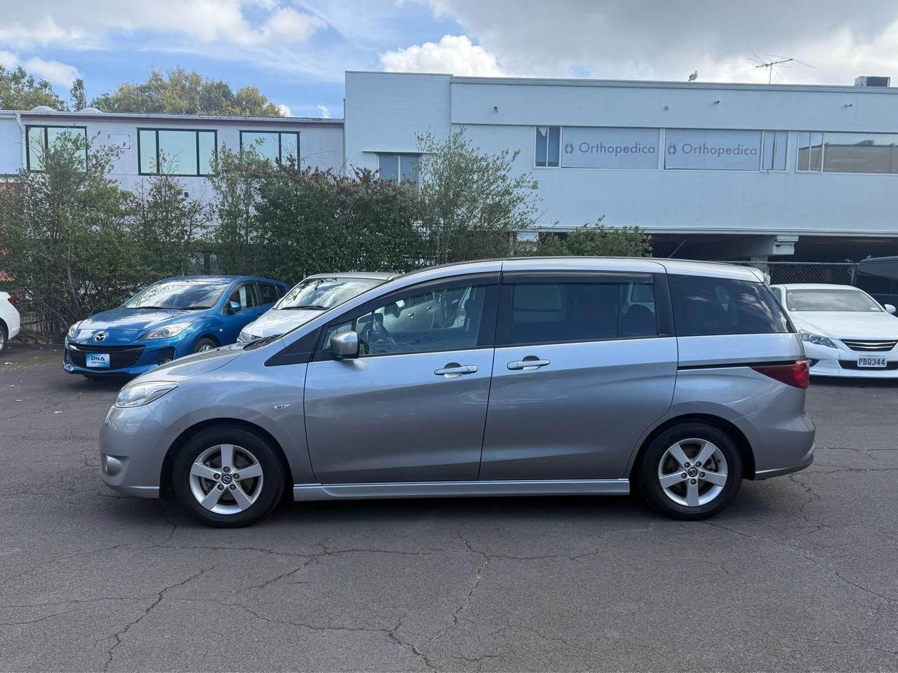 Vehicle image 4