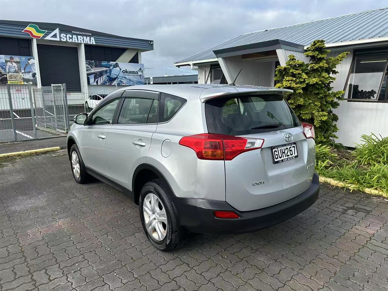 Vehicle image 5