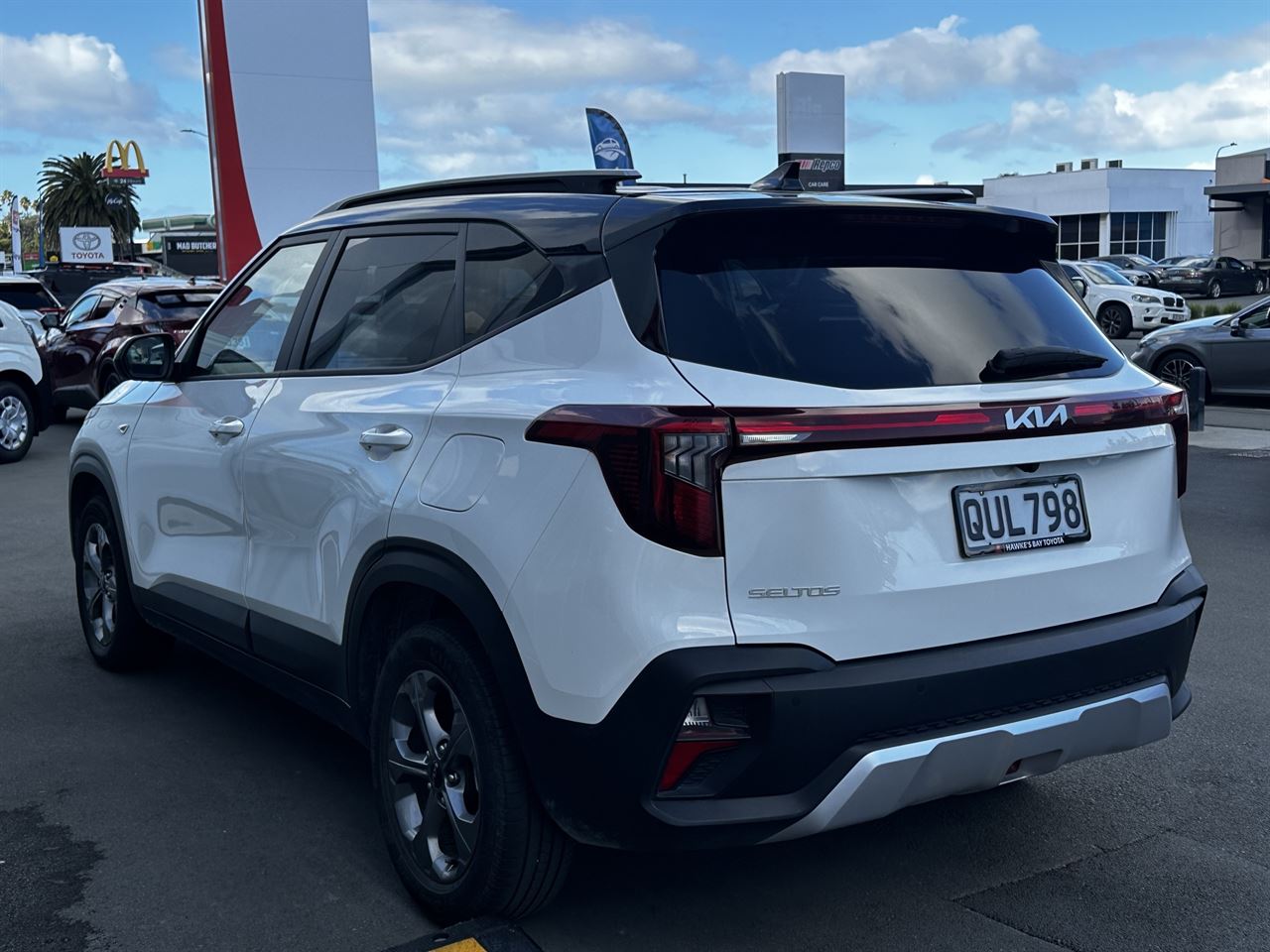 Vehicle image 5