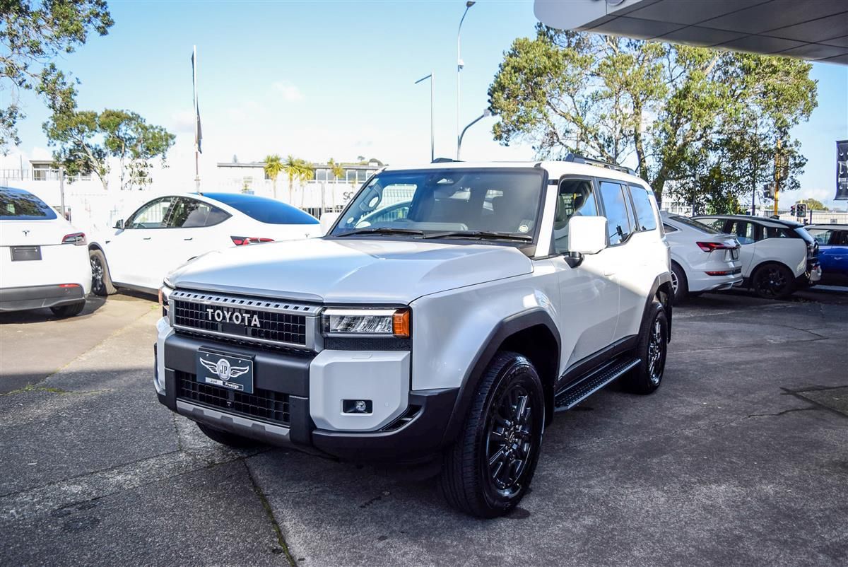Vehicle image 3
