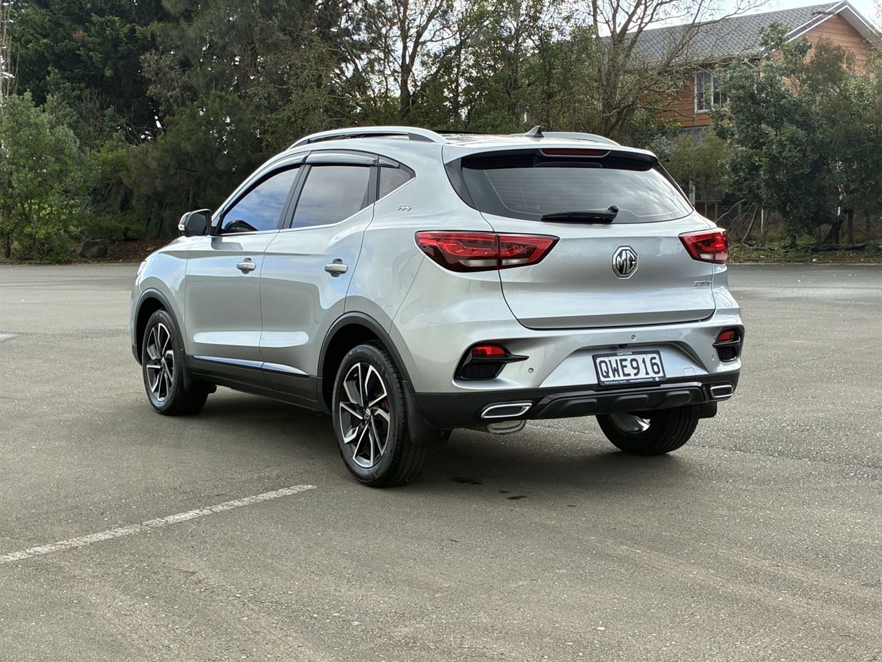 Vehicle image 4