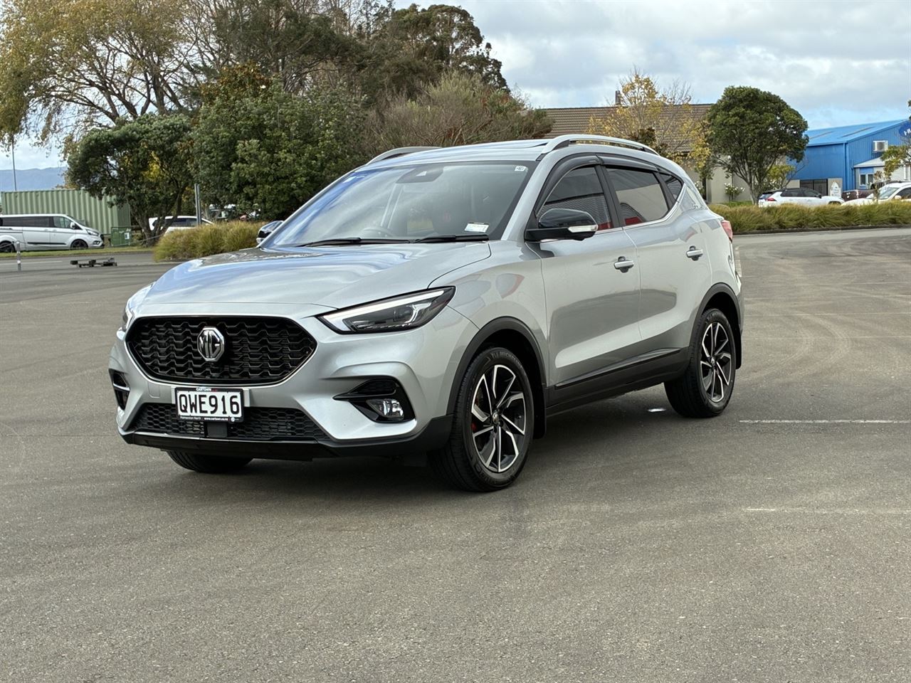 Vehicle image 5