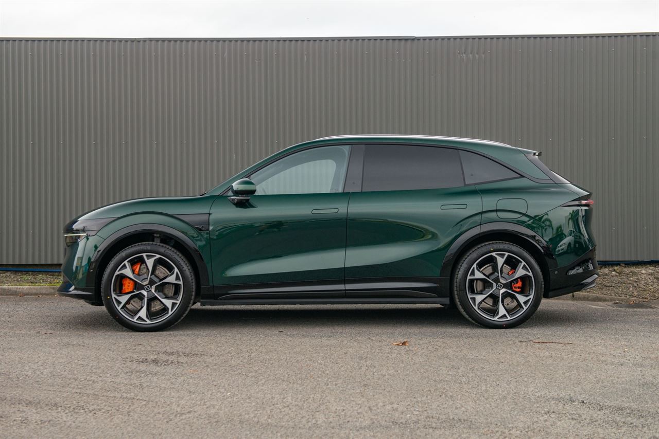 Vehicle image 4