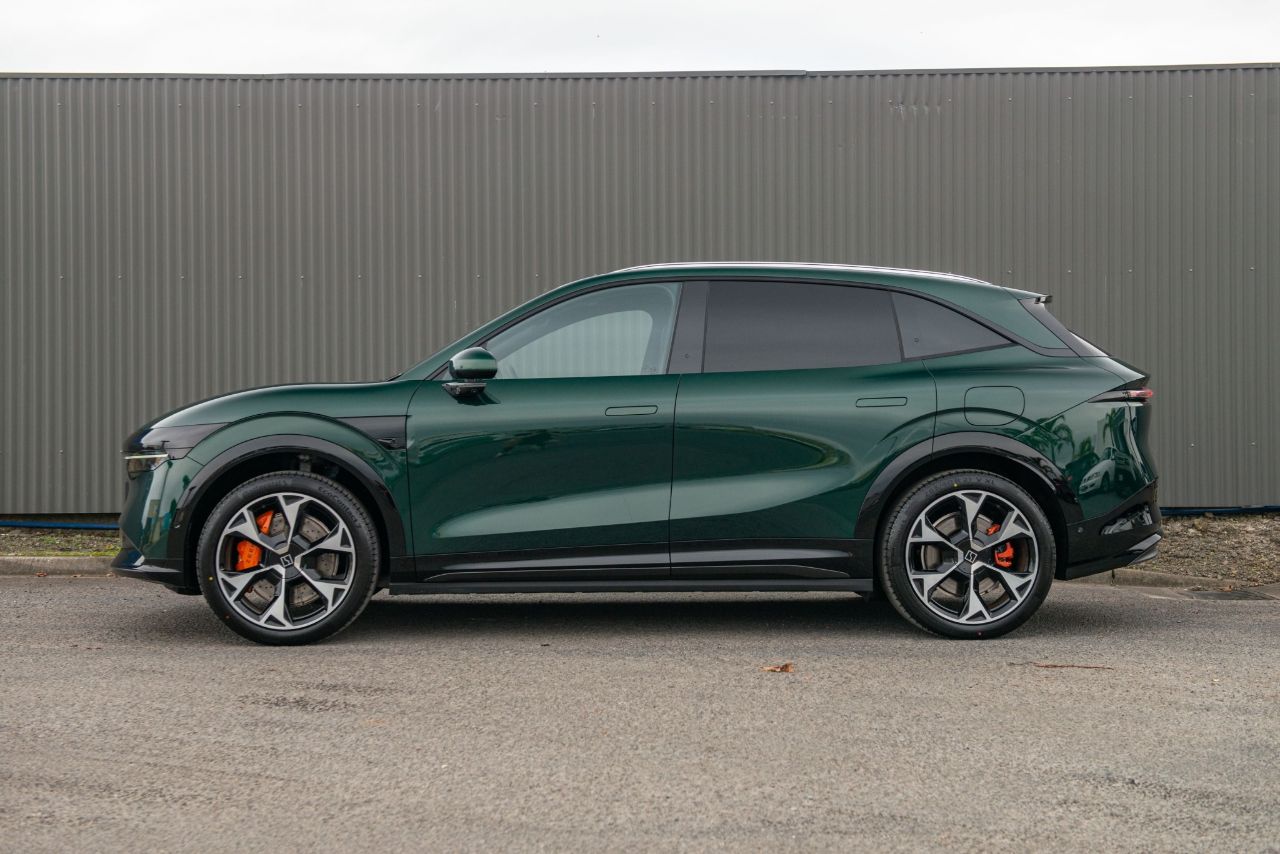 Vehicle image 4