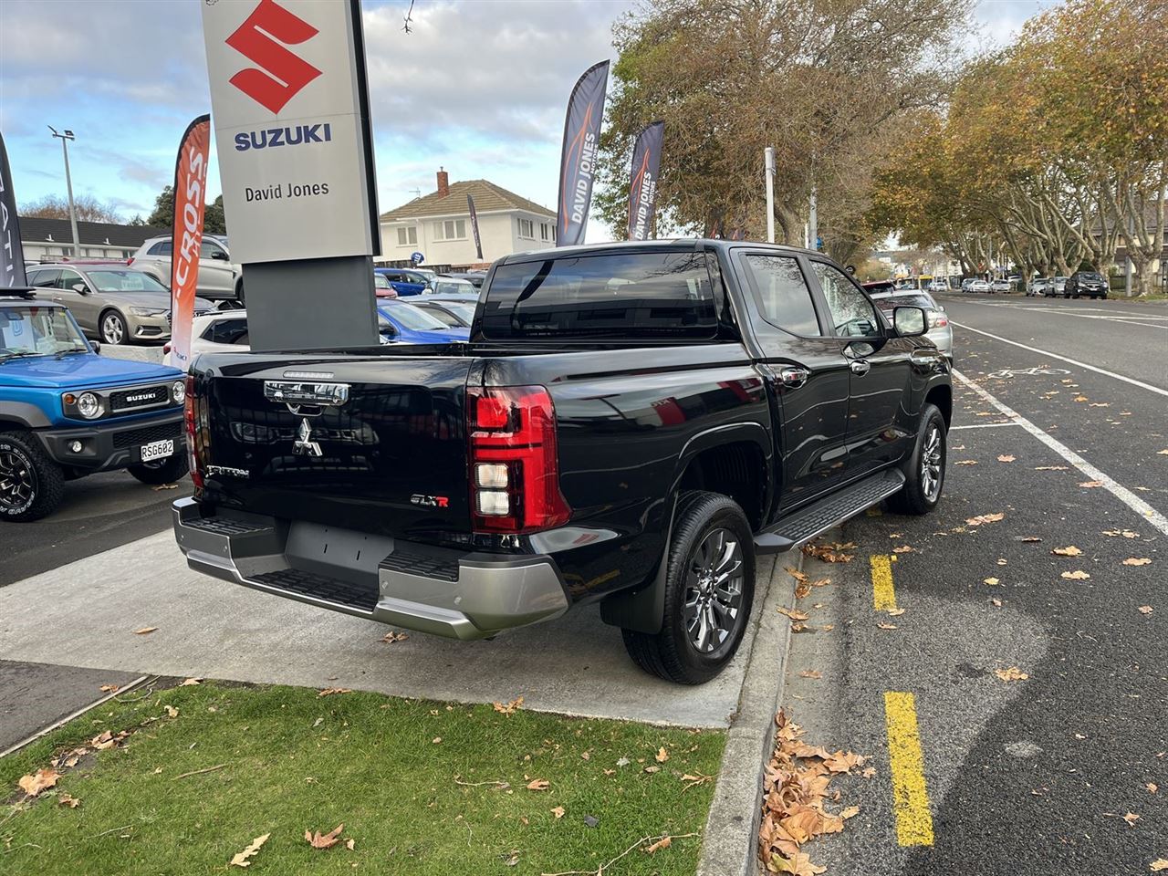 Vehicle image 5