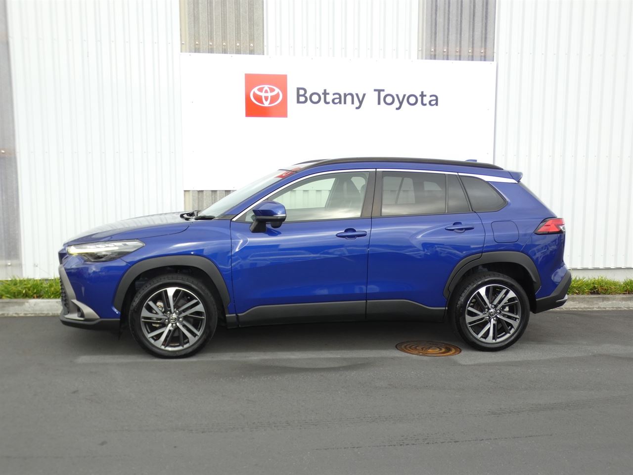 Vehicle image 5