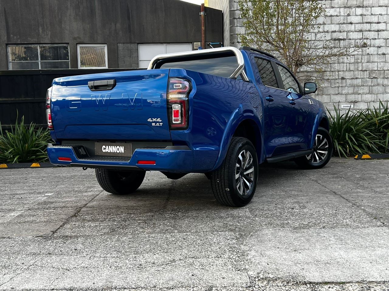 Vehicle image 3