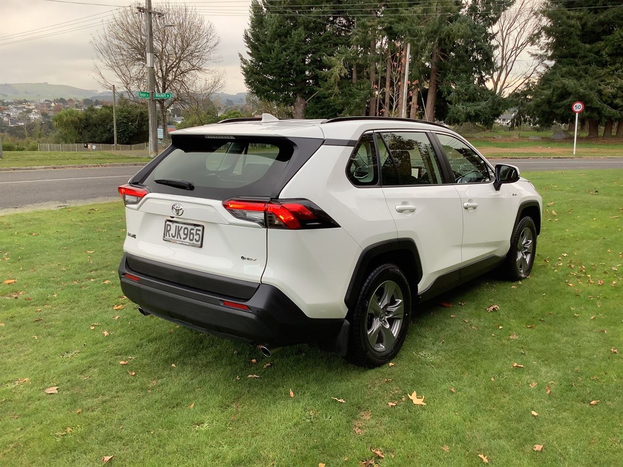 Vehicle image 5