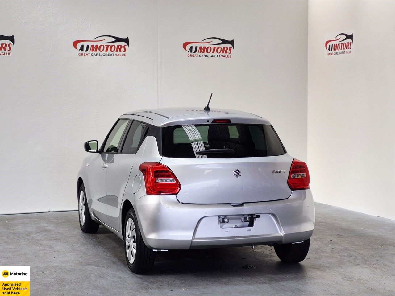 Vehicle image 5
