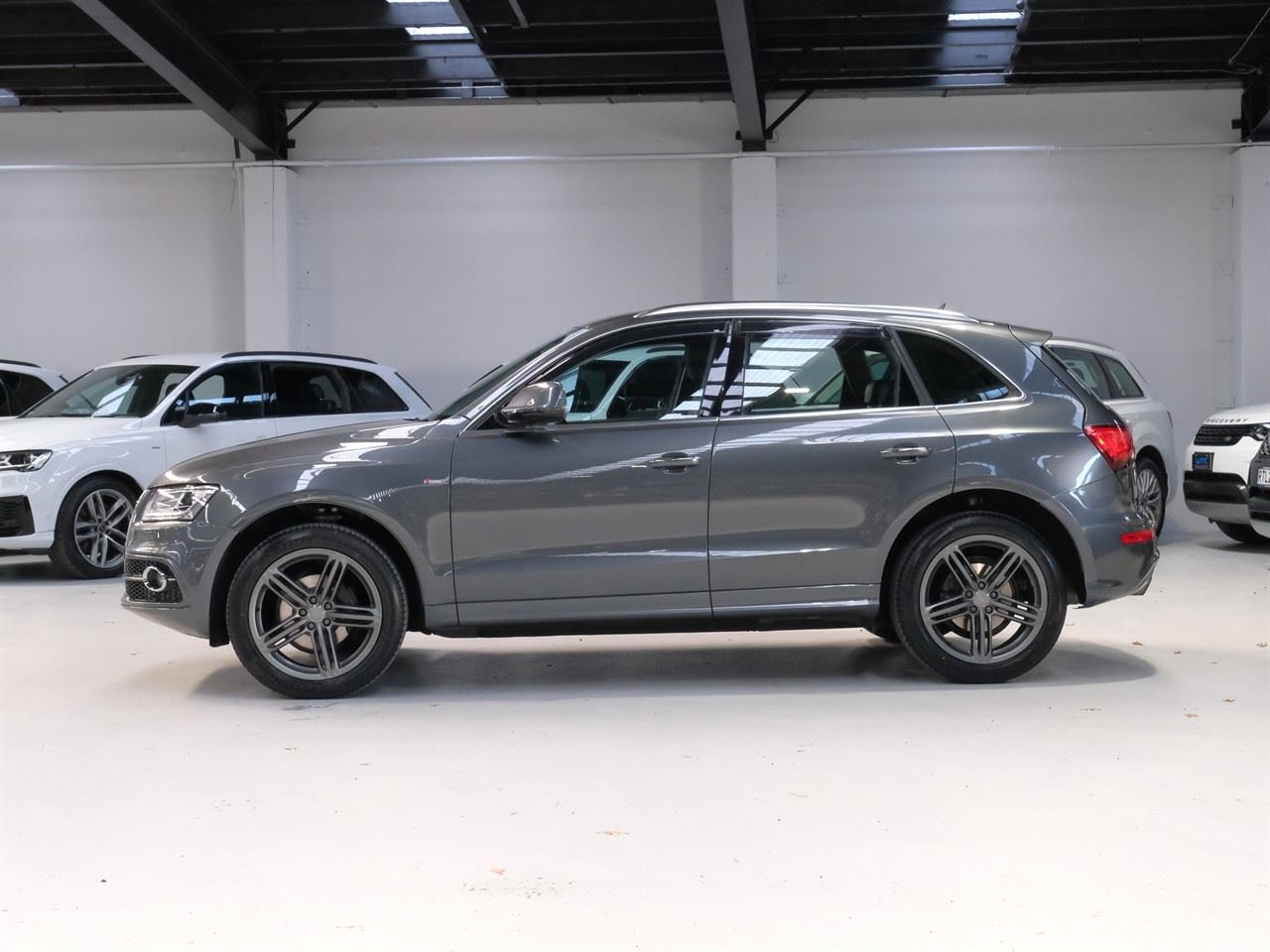 Vehicle image 5