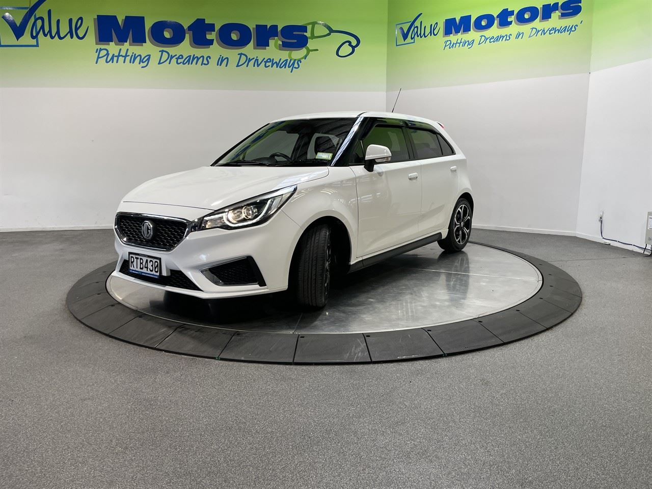 Vehicle image 3