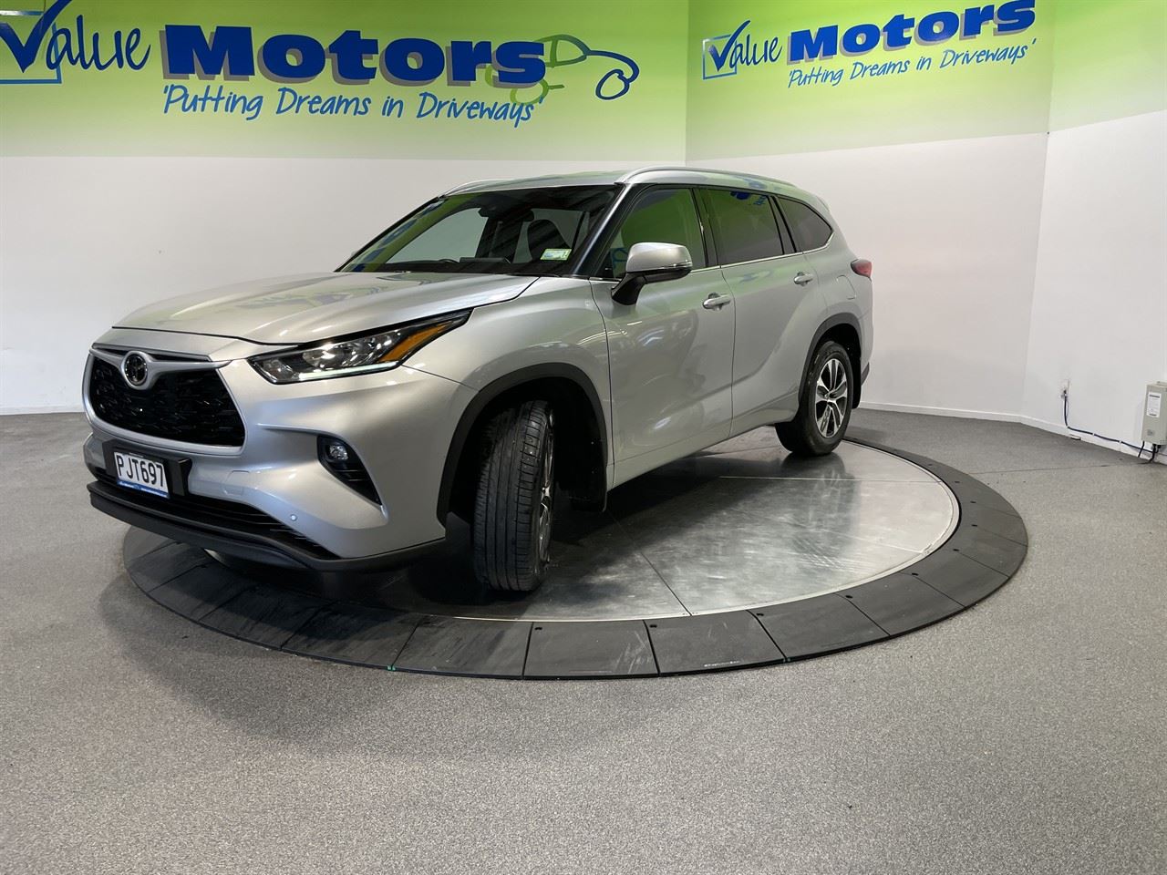 Vehicle image 3