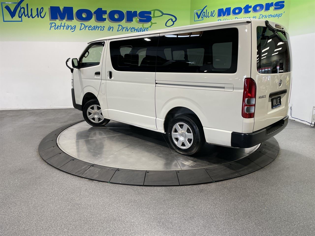 Vehicle image 5