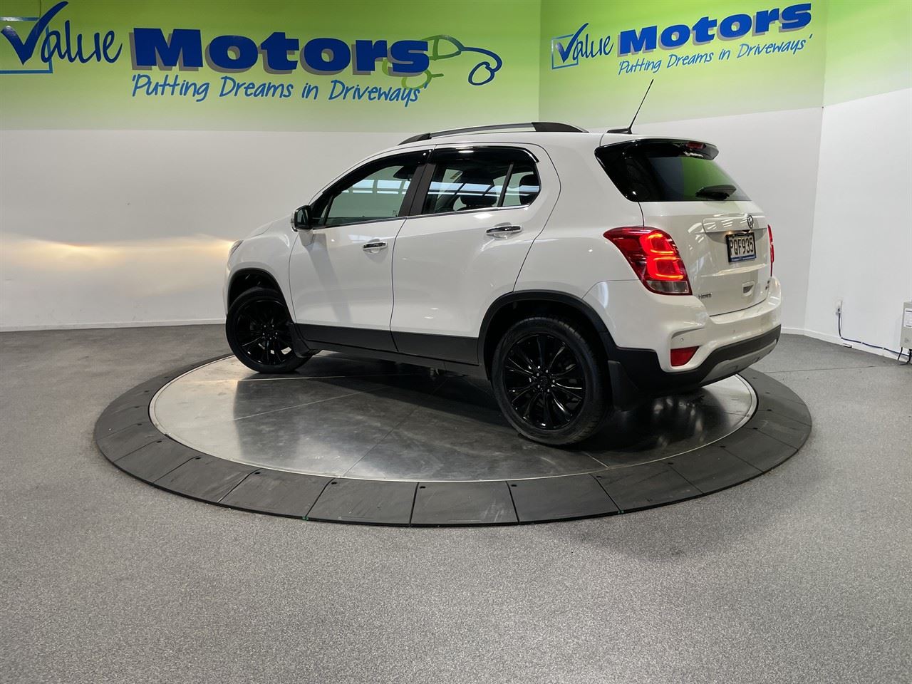 Vehicle image 5