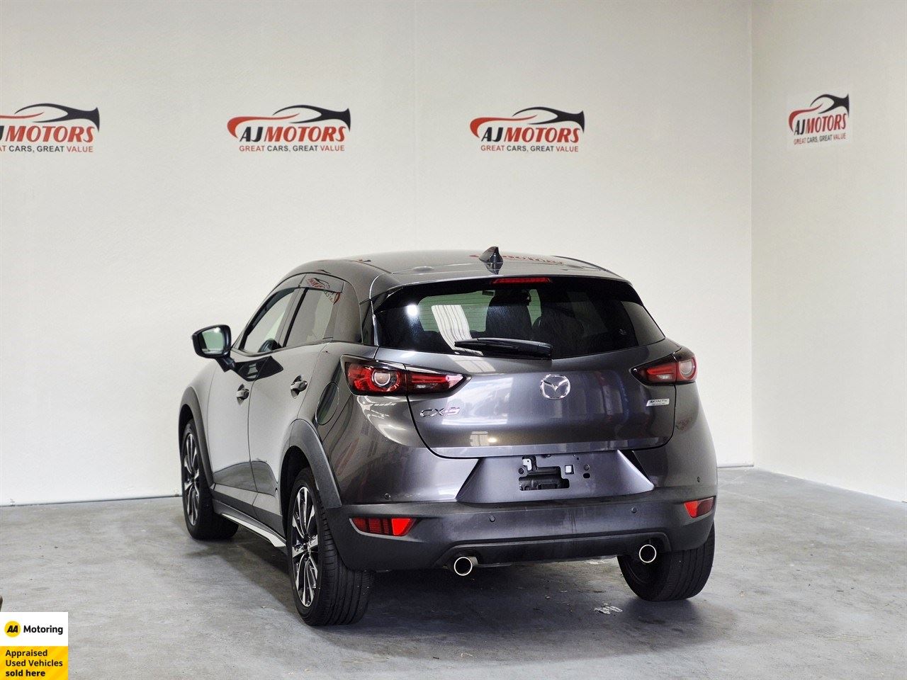 Vehicle image 5
